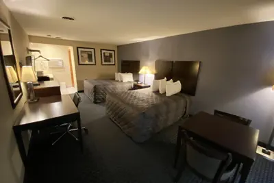 Photo 4 - Golden Hill Inn Danbury