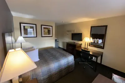 Photo 5 - Golden Hill Inn Danbury