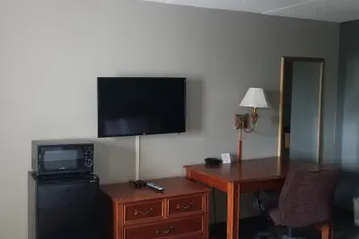 Photo 4 - Americas Best Value Inn St. Louis Downtown
