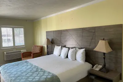 Photo 5 - Baechtel Creek Inn