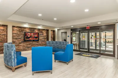 Photo 3 - Days Inn & Suites by Wyndham Prattville-Montgomery