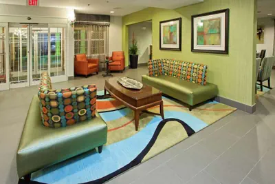 Photo 3 - La Quinta Inn & Suites by Wyndham Lebanon