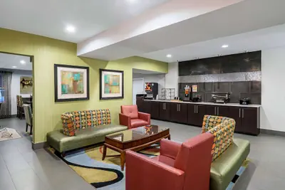 Photo 5 - La Quinta Inn & Suites by Wyndham Lebanon