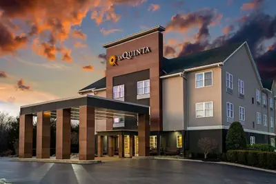 Photo 2 - La Quinta Inn & Suites by Wyndham Lebanon