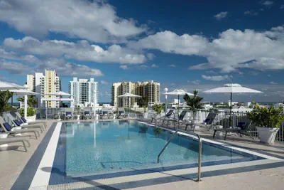 Photo 2 - Courtyard by Marriott Miami Beach-South Beach