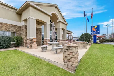 Photo 2 - Comfort Inn & Suites Greenwood near University