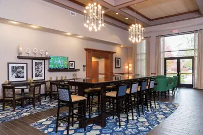 Photo 4 - Hampton Inn & Suites East Lansing/Okemos
