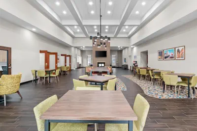 Photo 4 - Hampton Inn & Suites East Lansing/Okemos