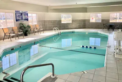 Photo 2 - Red Roof Inn & Suites Omaha - Council Bluffs