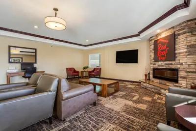 Photo 5 - Red Roof Inn & Suites Omaha - Council Bluffs