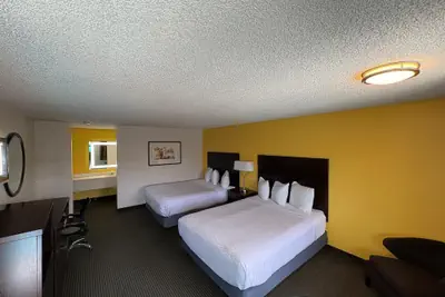 Photo 5 - PepperTree Inn