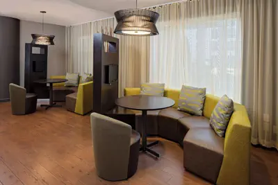 Photo 3 - Courtyard by Marriott Long Island MacArthur Airport
