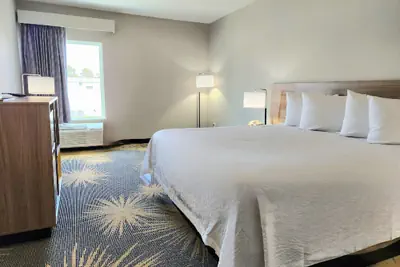 Photo 2 - Days Inn by Wyndham LaPlace- New Orleans