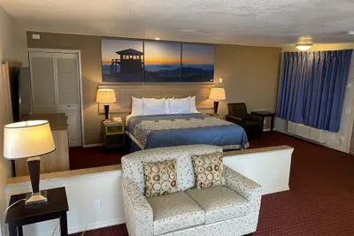 Photo 5 - Days Inn by Wyndham Newport OR