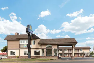 Photo 2 - Days Inn by Wyndham Newport OR
