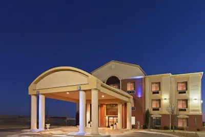 Photo 2 - Holiday Inn Express & Suites Plainview by IHG