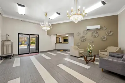 Photo 4 - Super 8 by Wyndham Homewood Birmingham Area