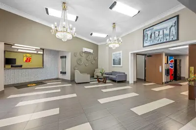 Photo 5 - Super 8 by Wyndham Homewood Birmingham Area