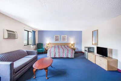 Photo 5 - Super 8 by Wyndham Hot Springs