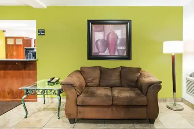 Photo 5 - Super 8 by Wyndham Harlingen TX
