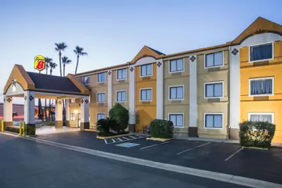 Photo 2 - Super 8 by Wyndham Harlingen TX