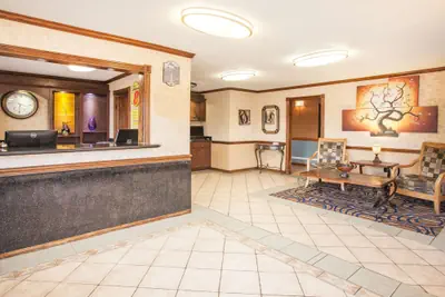Photo 4 - Super 8 by Wyndham Van Buren/Ft. Smith Area