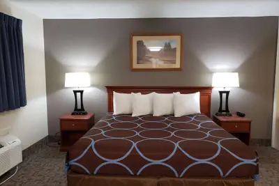 Photo 5 - SureStay Plus Hotel by Best Western Grand Island