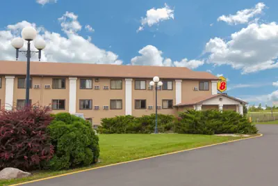 Photo 2 - Super 8 by Wyndham Clear Lake