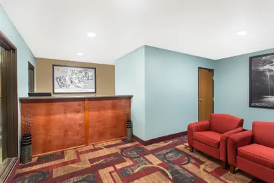 Photo 3 - Super 8 by Wyndham Eau Claire I-94