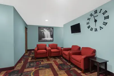 Photo 4 - Super 8 by Wyndham Eau Claire I-94