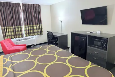 Photo 5 - Super 8 by Wyndham Fond Du Lac