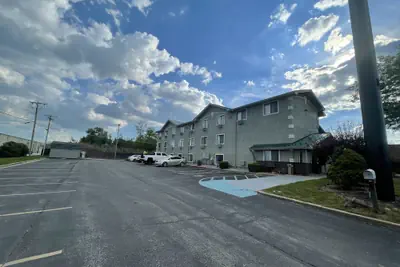 Photo 2 - Magnuson Hotel Fort Wayne North – Coliseum