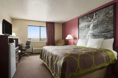 Photo 4 - Super 8 by Wyndham Cameron