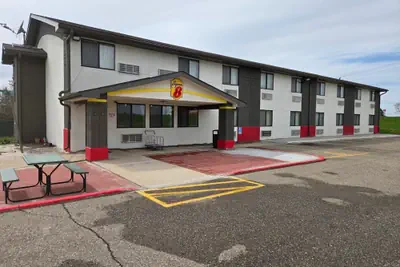 Photo 2 - Super 8 by Wyndham Austin MN