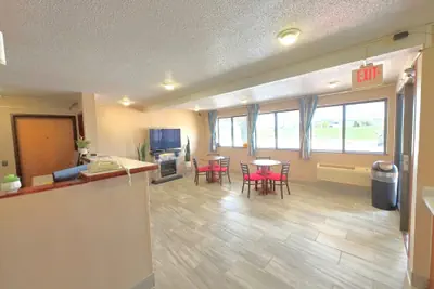 Photo 4 - Super 8 by Wyndham Austin MN