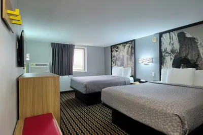 Photo 4 - Super 8 by Wyndham Yankton