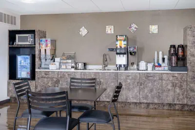 Photo 2 - Super 8 by Wyndham Owatonna