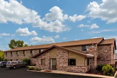 Photo 2 - Super 8 by Wyndham Hartford WI