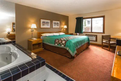 Photo 4 - Super 8 by Wyndham Hartford WI
