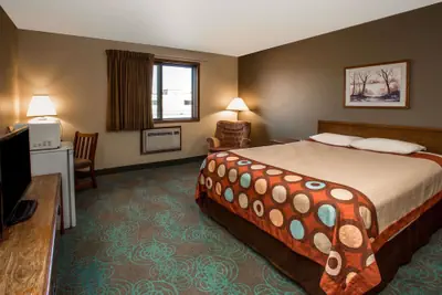 Photo 5 - Super 8 by Wyndham Hartford WI