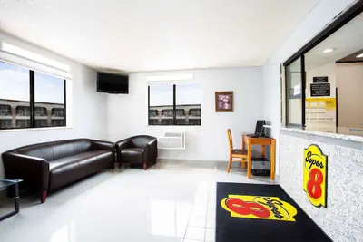 Photo 3 - Super 8 by Wyndham Chester/Richmond Area