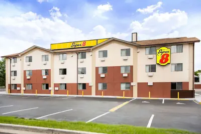 Photo 2 - Super 8 by Wyndham Chester/Richmond Area