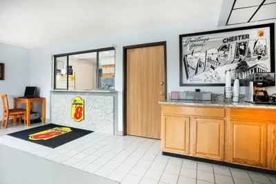 Photo 4 - Super 8 by Wyndham Chester/Richmond Area