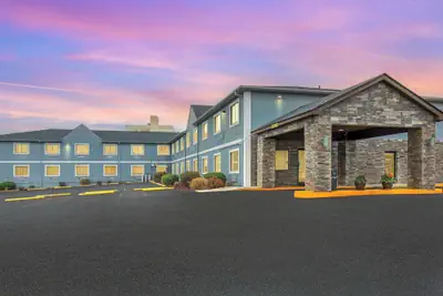 Photo 2 - Super 8 by Wyndham Somerset