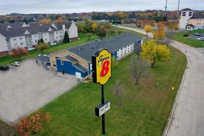 Photo 2 - Super 8 by Wyndham Rockford I-90/Casino District