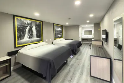 Photo 5 - Super 8 by Wyndham Visalia