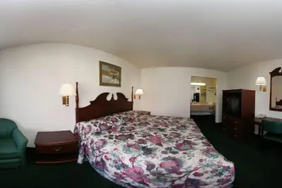 Photo 5 - Super 8 by Wyndham Oklahoma Fairgrounds
