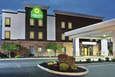 Photo 2 - La Quinta Inn & Suites by Wyndham Columbus - Grove City