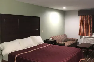 Photo 4 - Texas Inn & Suites