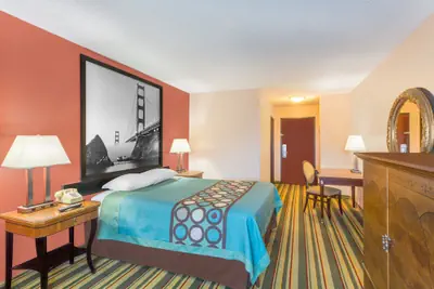 Photo 5 - Super 8 by Wyndham Chico